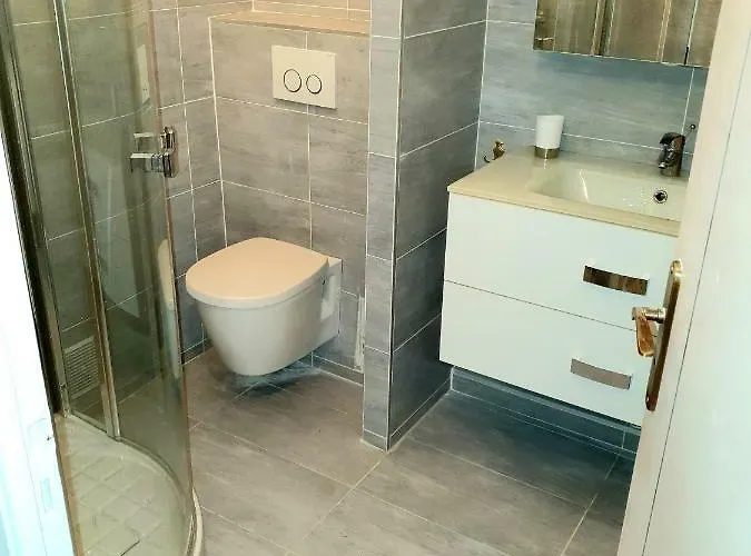 3 Pieces A 200 M De La Mer. شقة