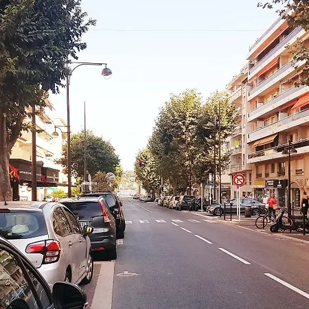 3 Pieces A 200 M De La Mer. *